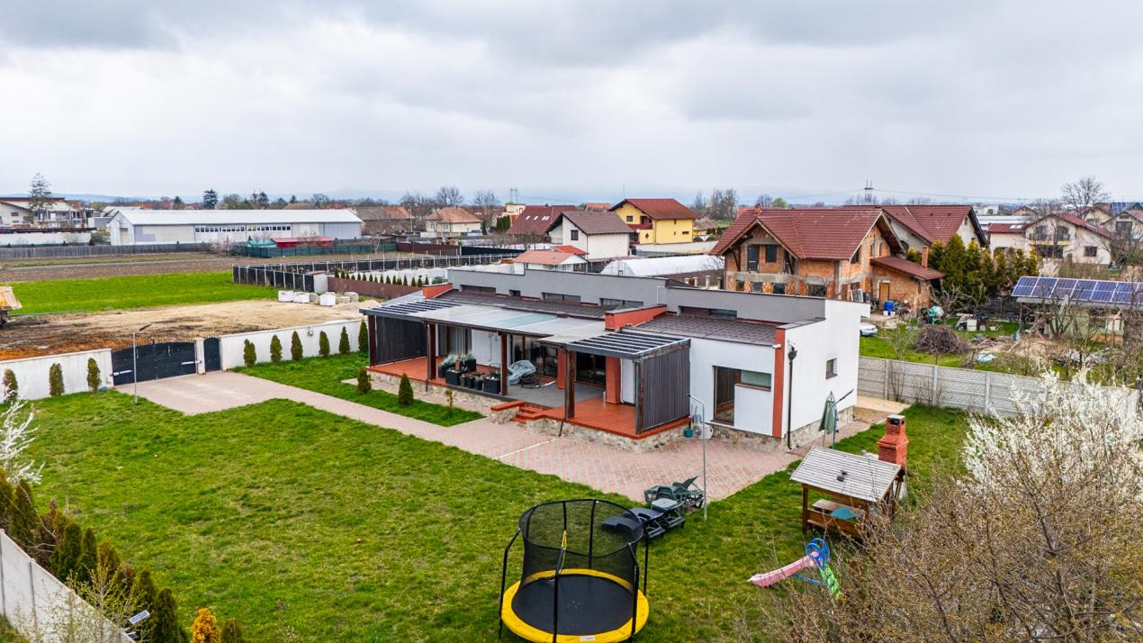 Închiriere casa modernă cu 3 camere, teren 1450 mp - zona Stupini, Brasov