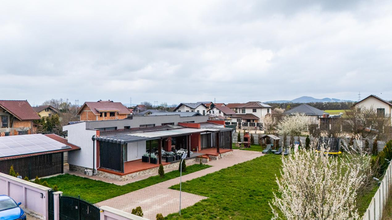 Închiriere casa modernă cu 3 camere, teren 1450 mp - zona Stupini, Brasov