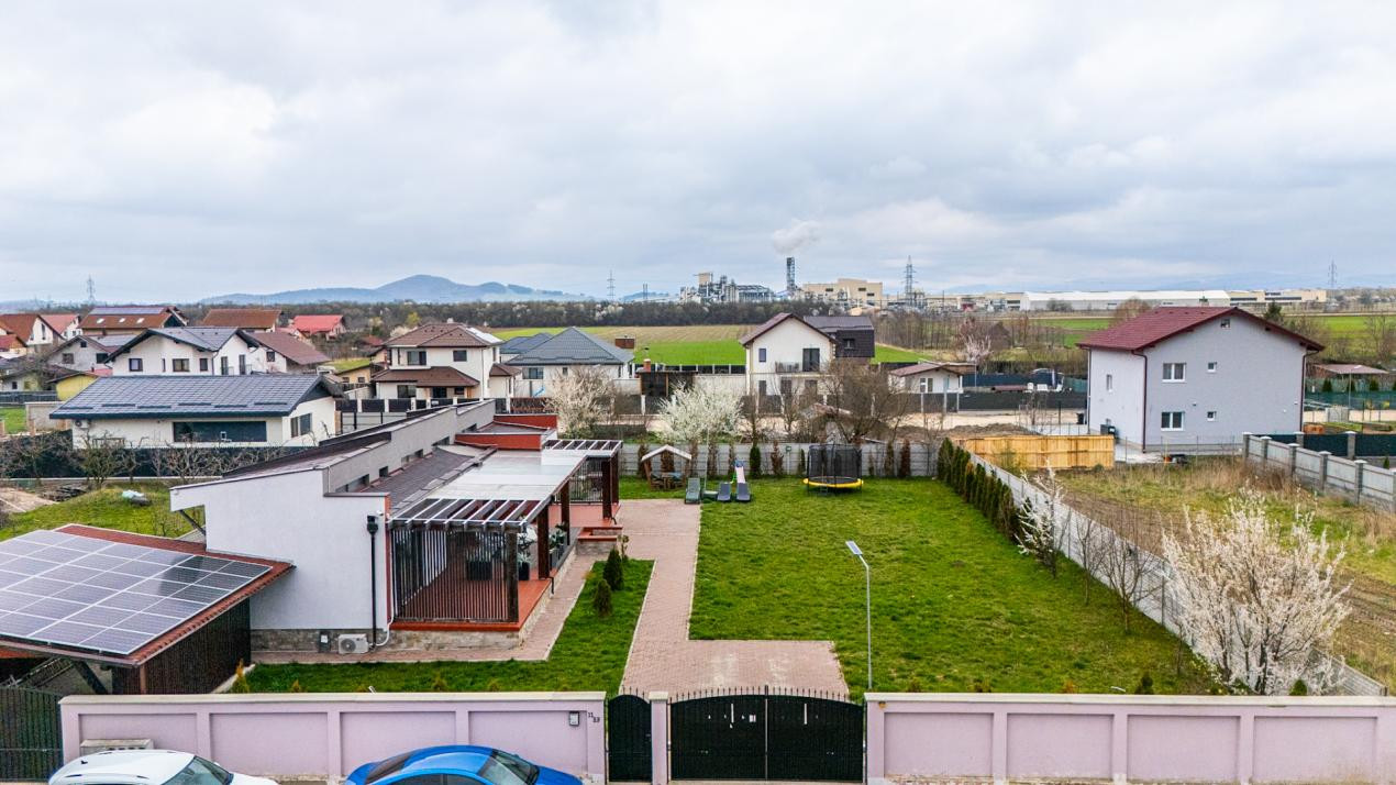 Închiriere casa modernă cu 3 camere, teren 1450 mp - zona Stupini, Brasov