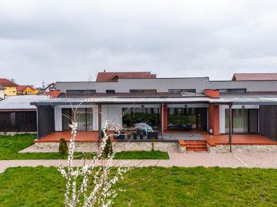 Închiriere casa modernă cu 3 camere, teren 1450 mp - zona Stupini, Brasov