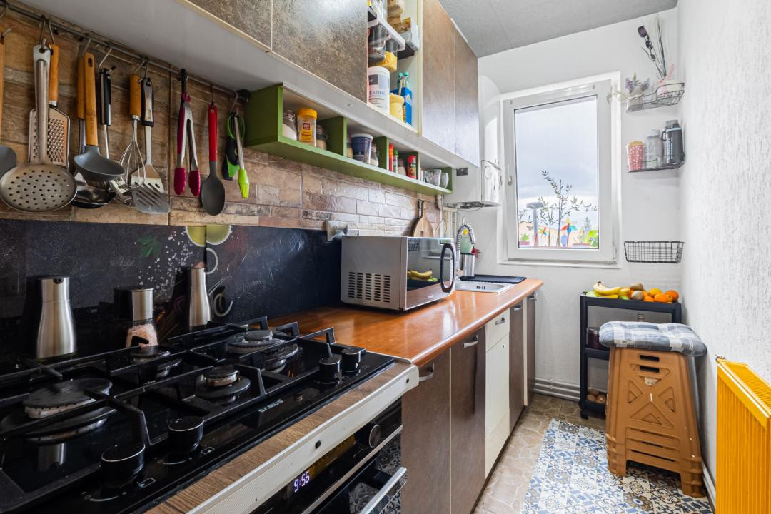 Vânzare apartament cu 2 camere, semidecomandat, zona Florilor