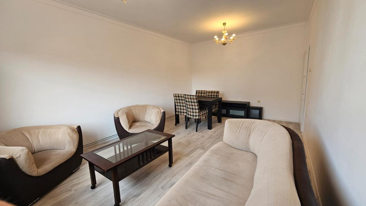 Apartament la casa 4 camere de închiriat – la 5 minute de Parcul Sub Arini