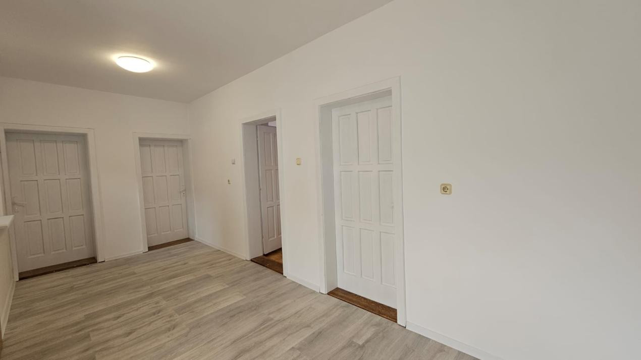 Apartament la casa 4 camere de închiriat – la 5 minute de Parcul Sub Arini