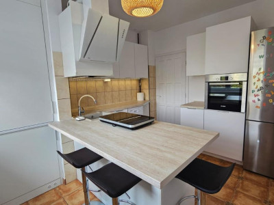 Apartament la casa 4 camere de închiriat – la 5 minute de Parcul Sub Arini