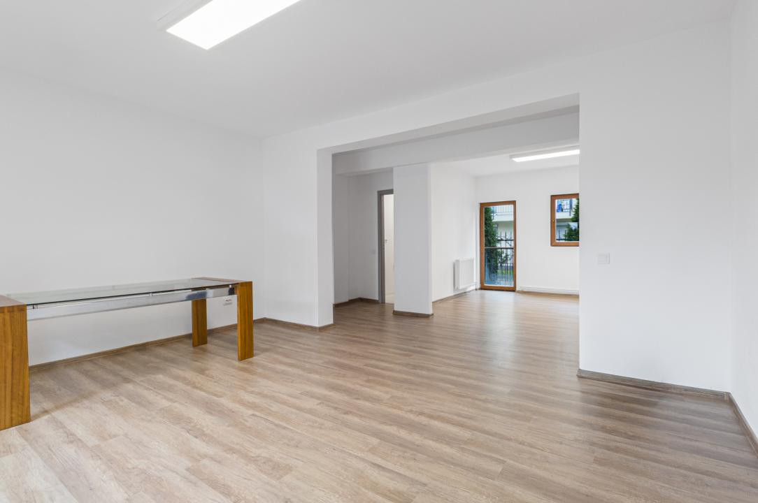 Vânzare apartament cu 3 camere, 80 mp - Cartierul Toamnei, Râșnov