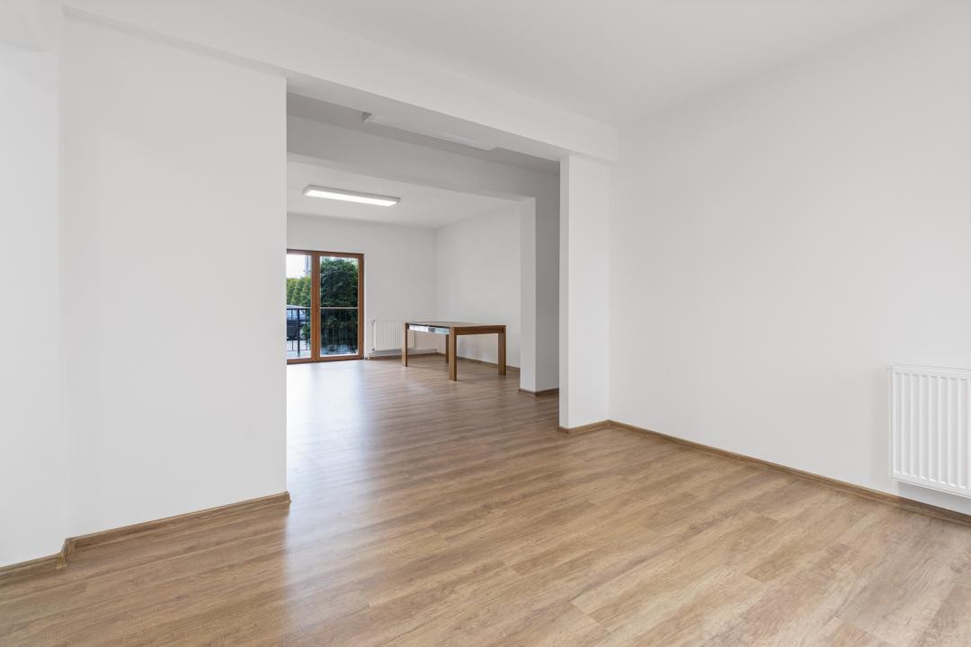 Vânzare apartament cu 3 camere, 80 mp - Cartierul Toamnei, Râșnov