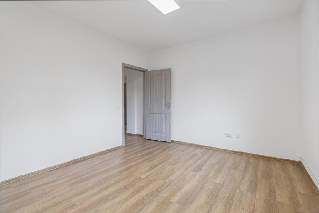 Vânzare apartament cu 3 camere, 80 mp - Cartierul Toamnei, Râșnov