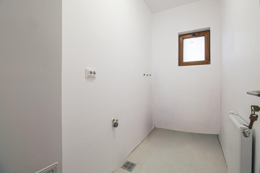 Vânzare apartament cu 3 camere, 80 mp - Cartierul Toamnei, Râșnov