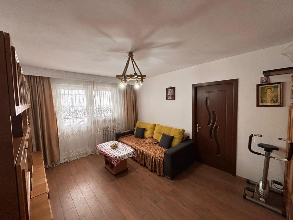 Apartament 3 camere de vanzare - Victoria, Brasov