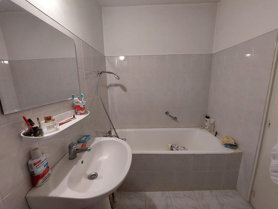 Garsonieră decomandată • spațioasă • aproape de Centru 