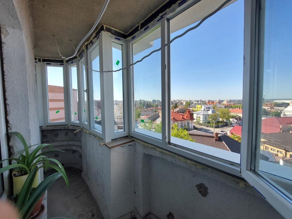 Garsonieră decomandată • spațioasă • aproape de Centru 