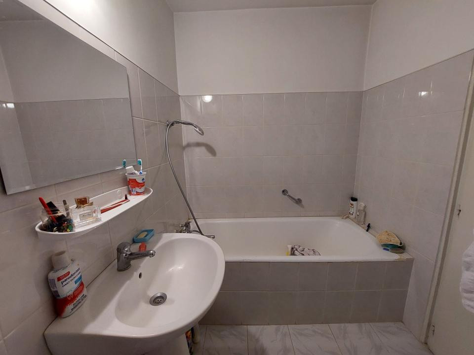 Garsonieră decomandată • spațioasă • aproape de Centru 