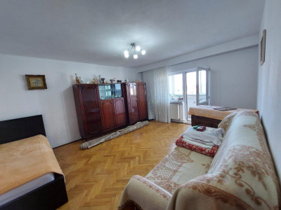 Garsonieră decomandată • spațioasă • aproape de Centru 