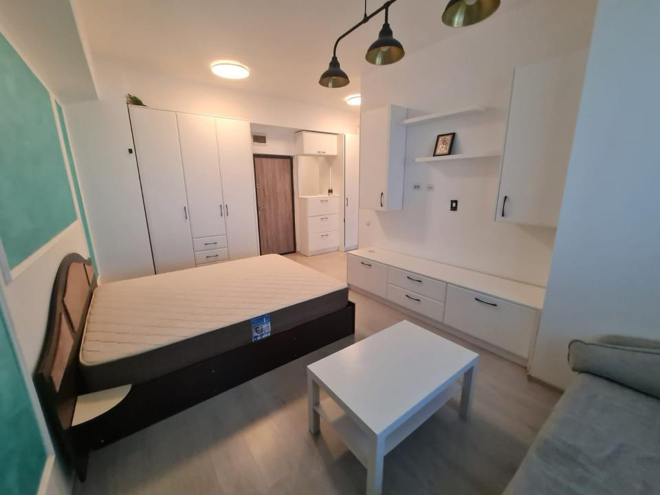 Apartament cu 1 camera plus bucatarie separata, balcon deschis si P privata!
