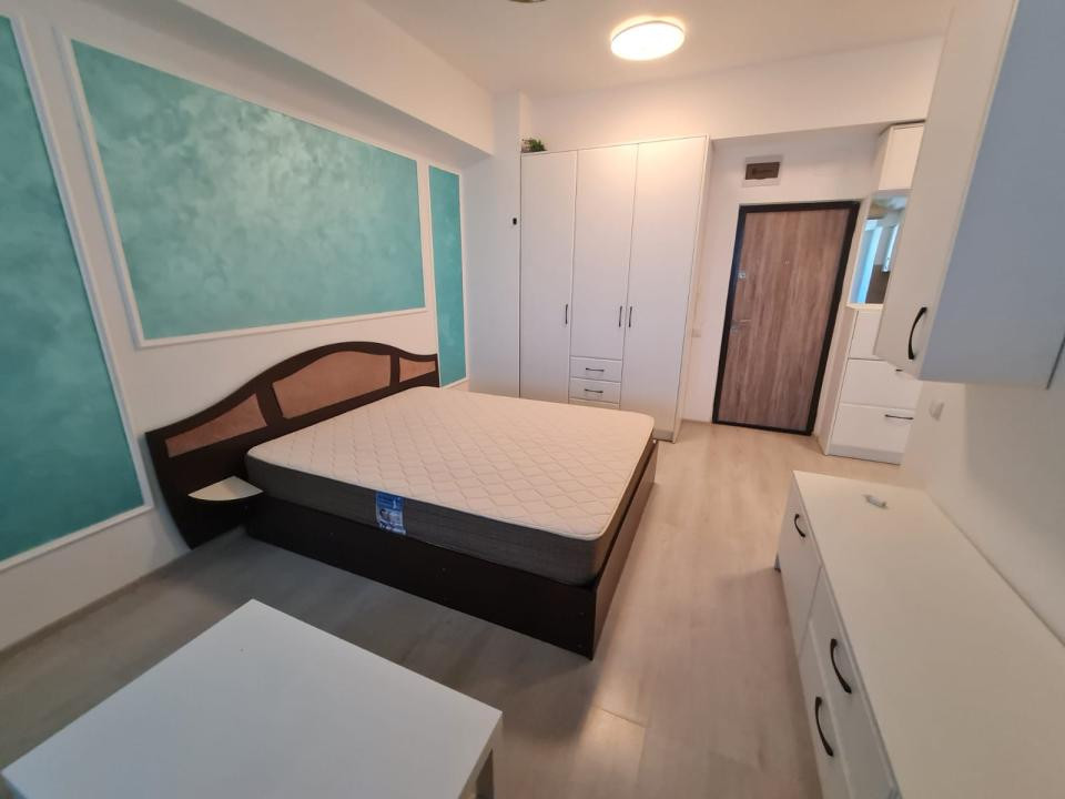 Apartament cu 1 camera plus bucatarie separata, balcon deschis si P privata!