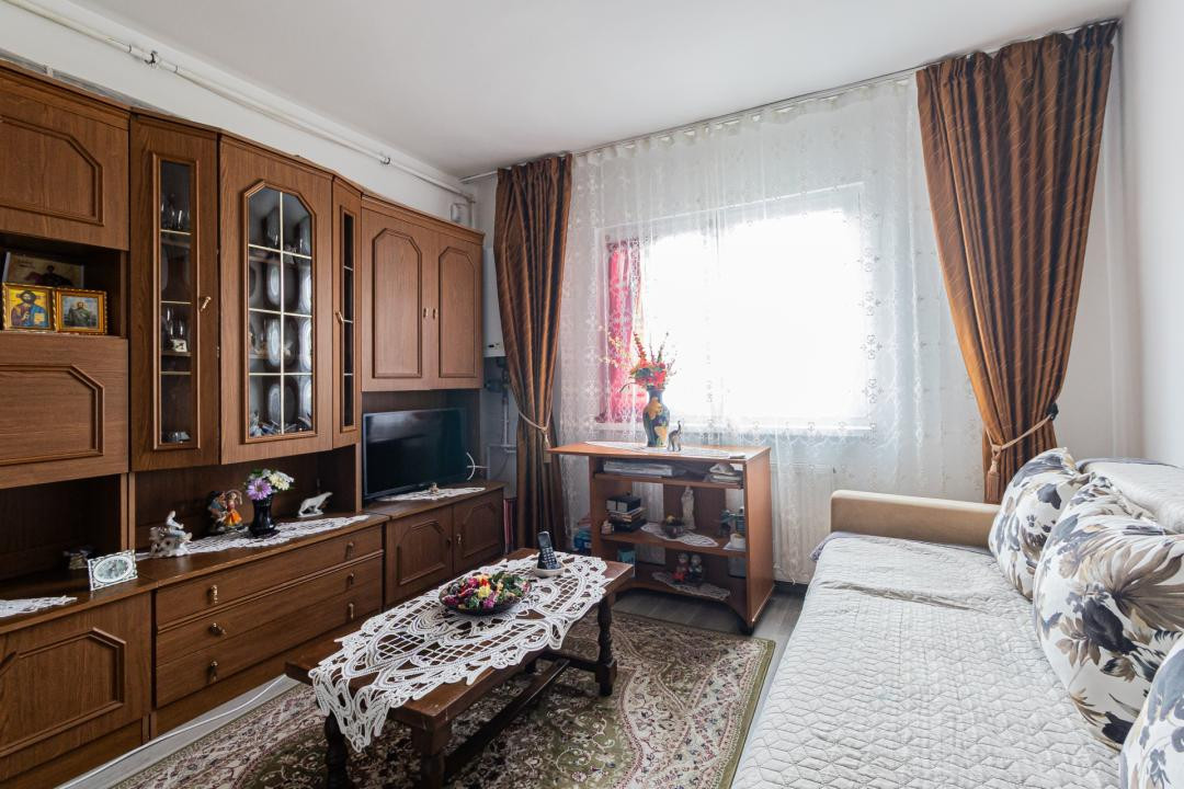 Camera de cămin tip garsoniera lângă Piață Tractorul 