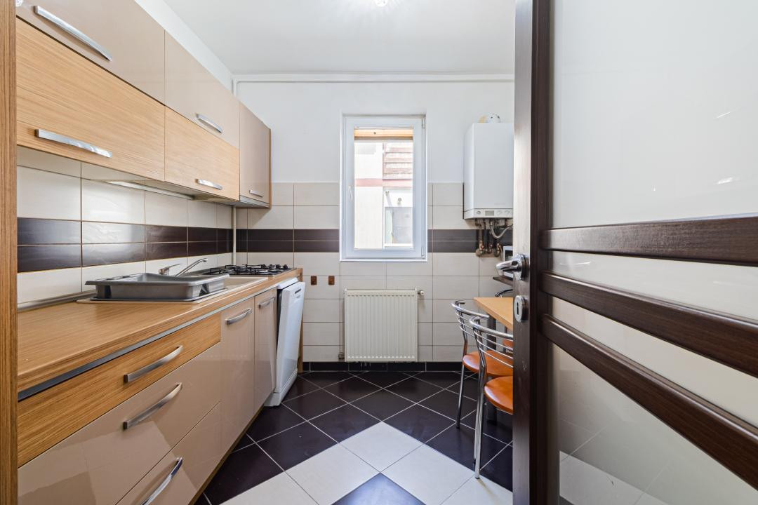 Apartament modern- 2 camere, etaj 1-decomandat, loc de parcare - Tractorul 