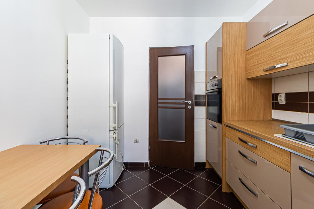 Apartament modern- 2 camere, etaj 1-decomandat, loc de parcare - Tractorul 