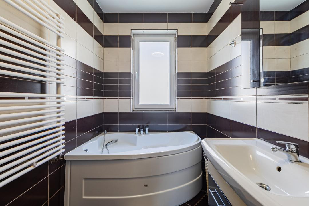 Apartament modern- 2 camere, etaj 1-decomandat, loc de parcare - Tractorul 