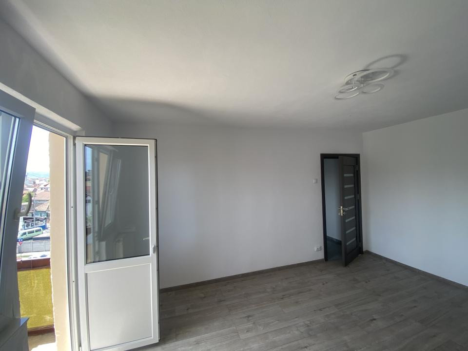 Apartament 2 camere renovat balcon 75000€ Ideal Locuinta - Investitie