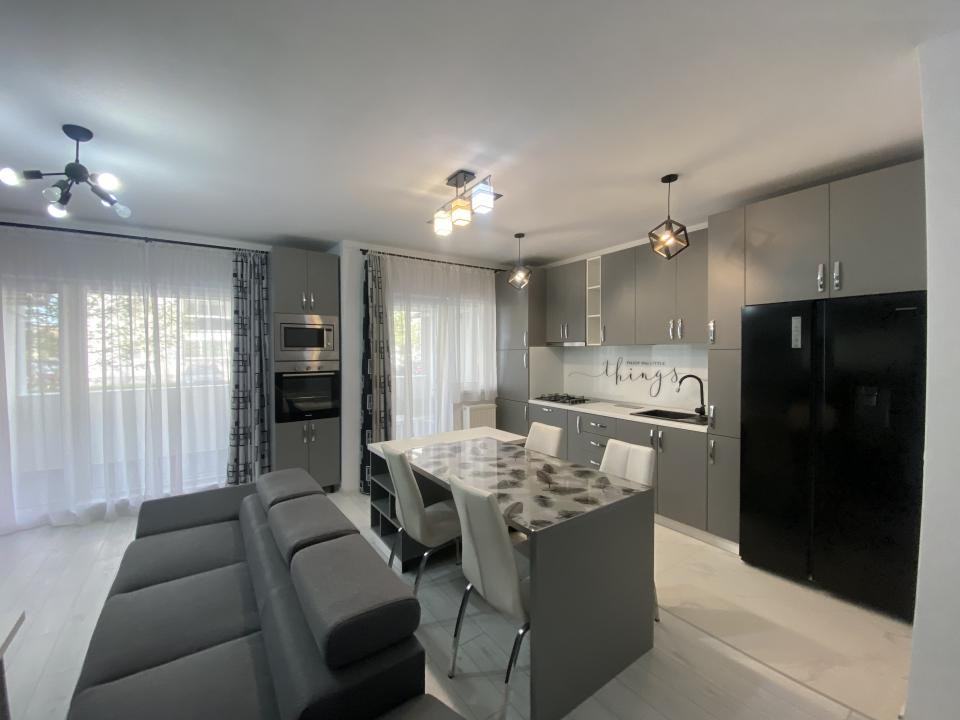 Apartament modert si spatios 3 camere de inchiriat cu balcon - terasa