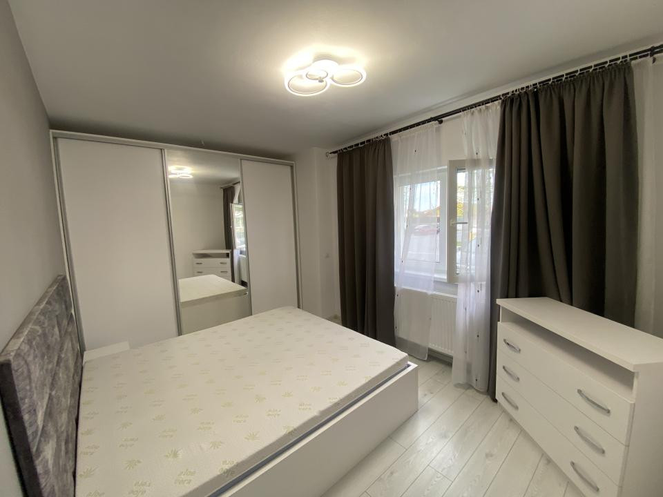 Apartament modert si spatios 3 camere de inchiriat cu balcon - terasa