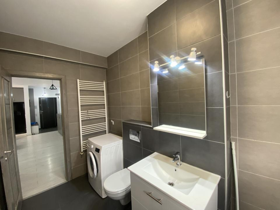 Apartament modert si spatios 3 camere de inchiriat cu balcon - terasa