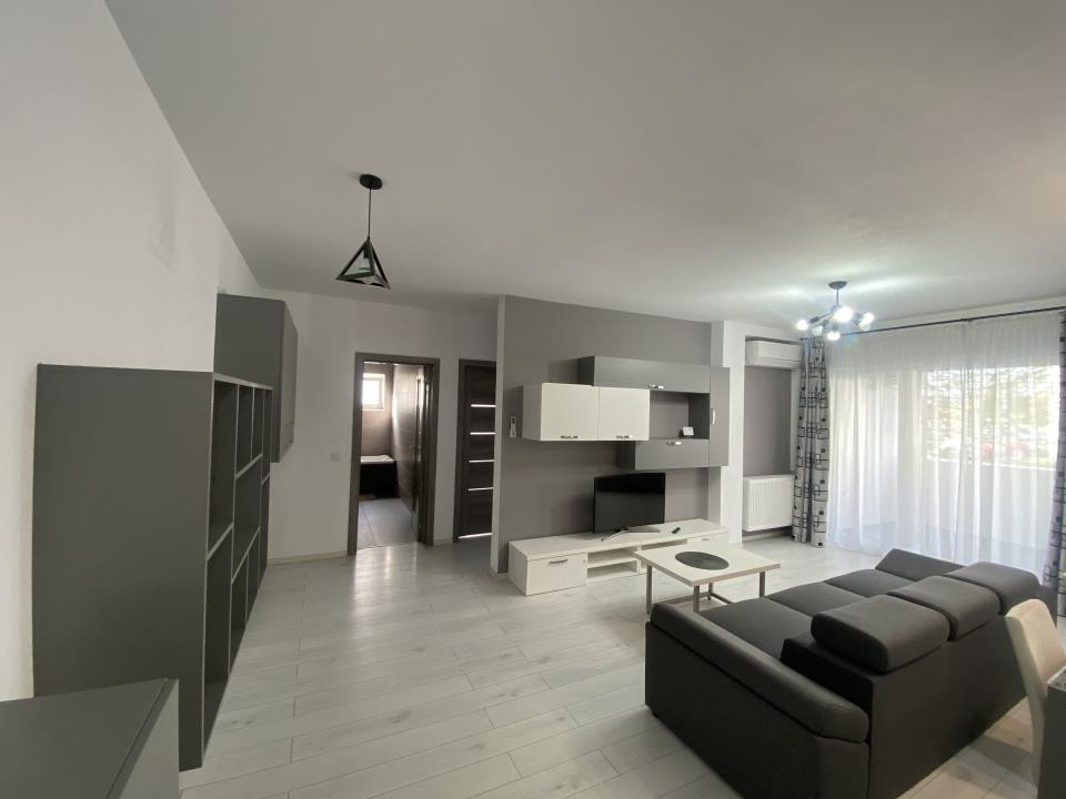 Apartament modert si spatios 3 camere de inchiriat cu balcon - terasa