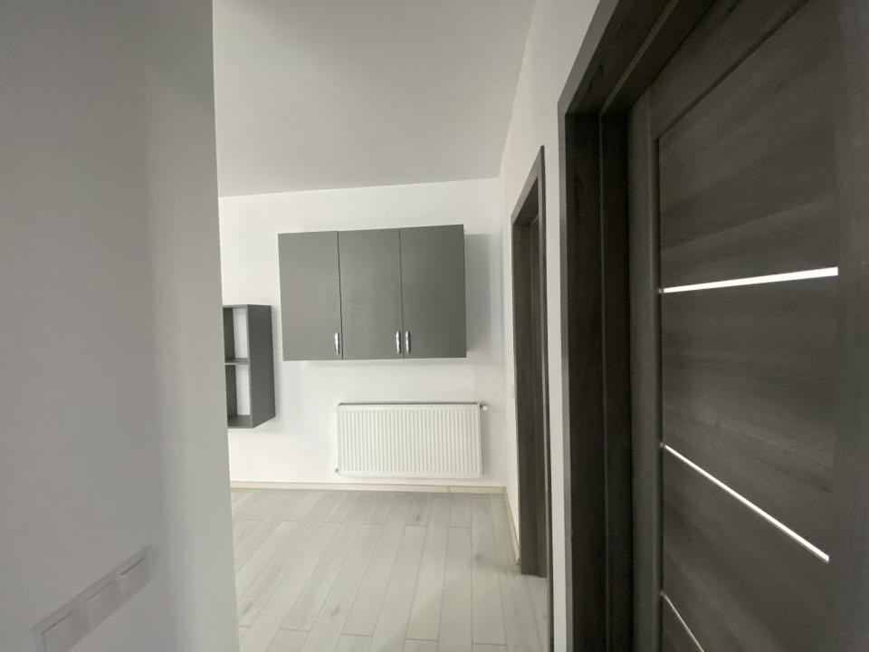 Apartament modert si spatios 3 camere de inchiriat cu balcon - terasa