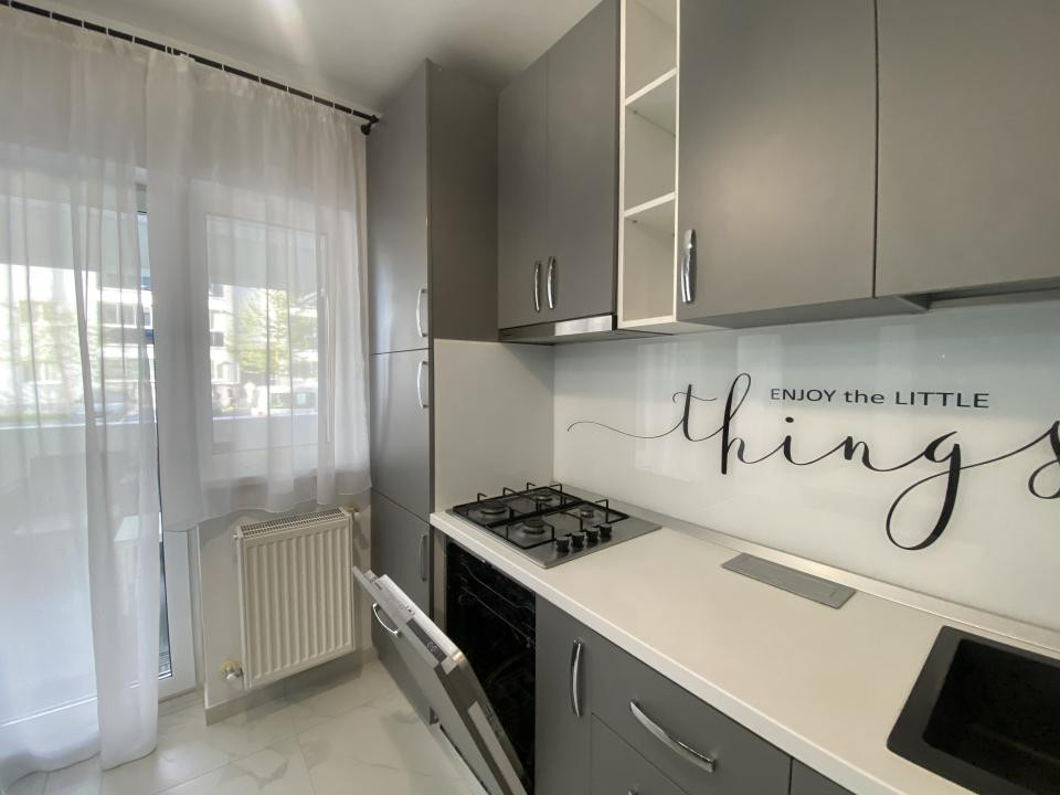 Apartament modert si spatios 3 camere de inchiriat cu balcon - terasa