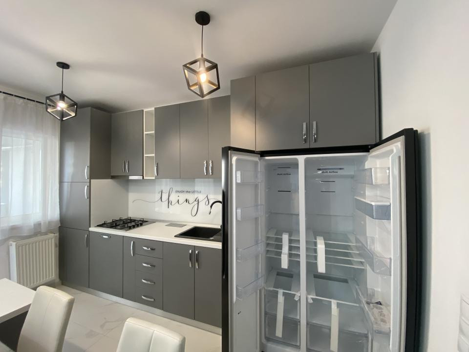 Apartament modert si spatios 3 camere de inchiriat cu balcon - terasa