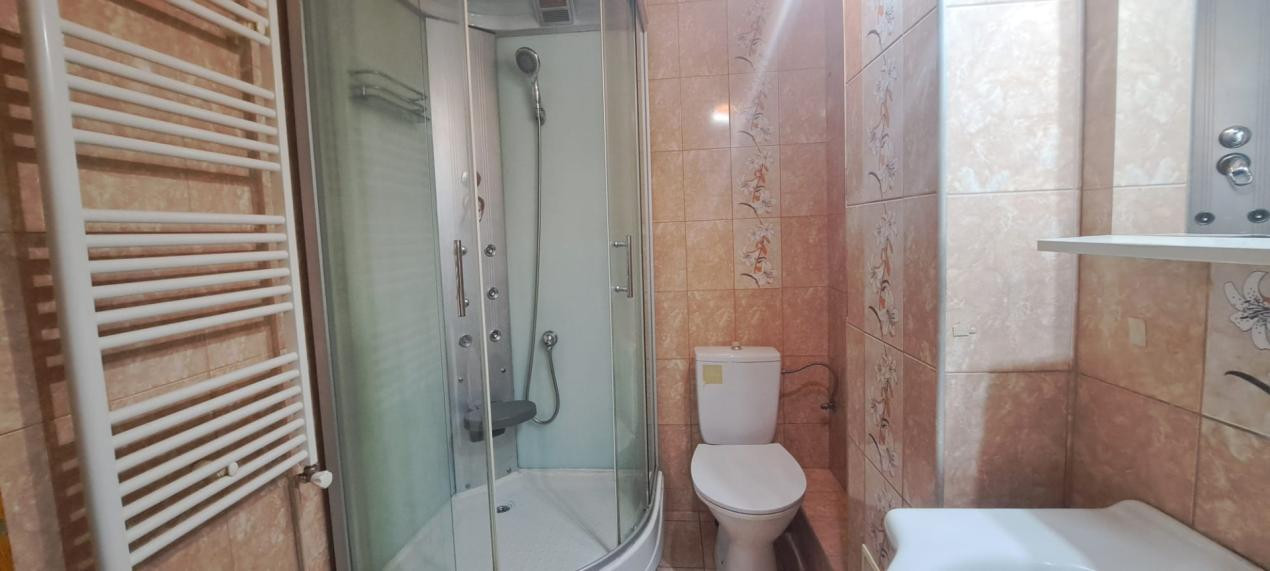 Apartament 2 camere , decomandate , bucatarie separata , balcon logie