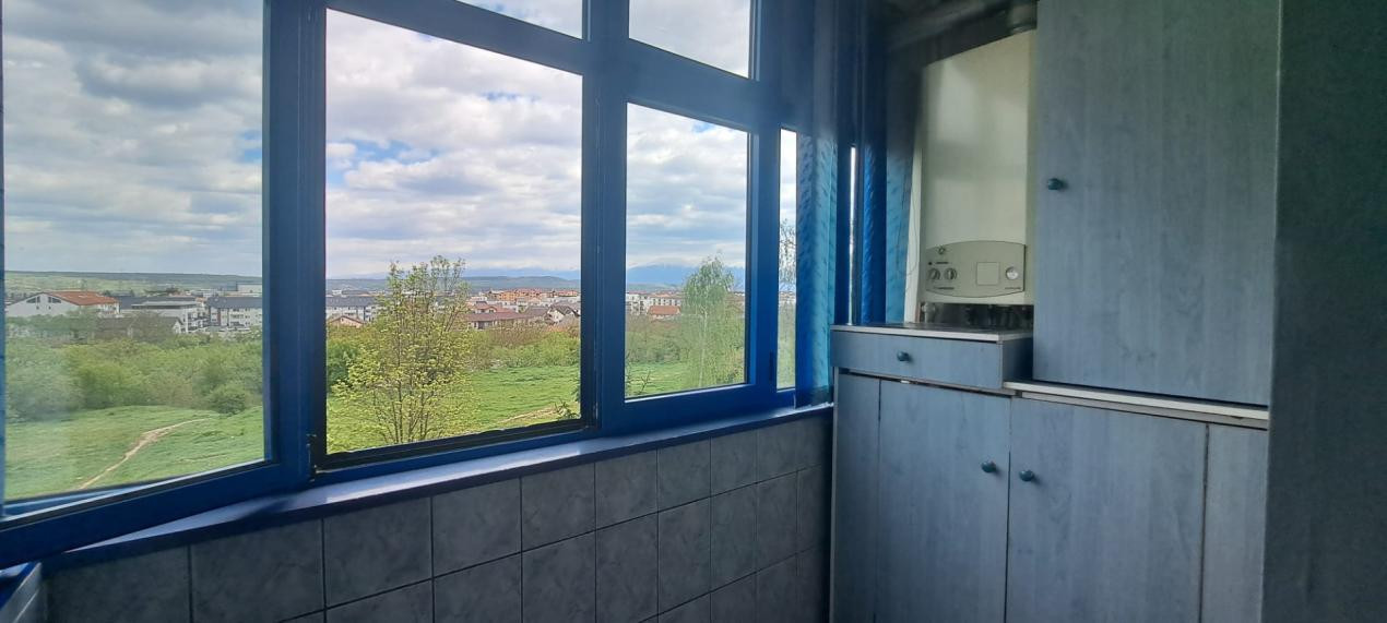 Apartament 2 camere , decomandate , bucatarie separata , balcon logie