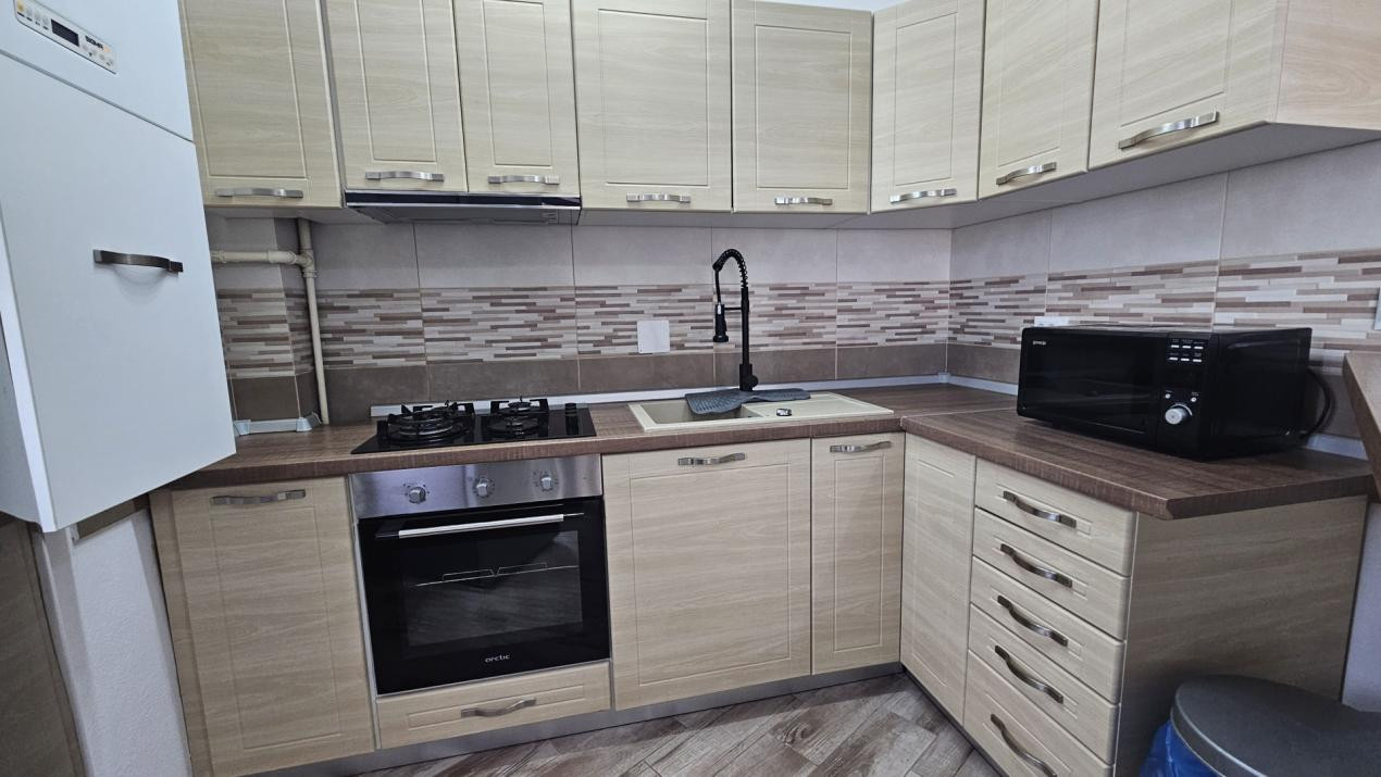 Apartament 3 camere cu gradină privata, foisor din lemn Turnisor, str. Ogorului