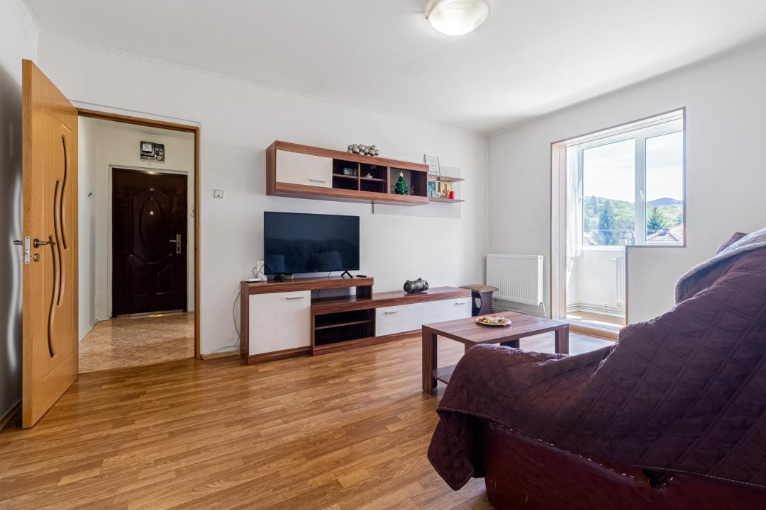 Apartament cu doua camere mobilat-utilat,  cu priveliste catre munte