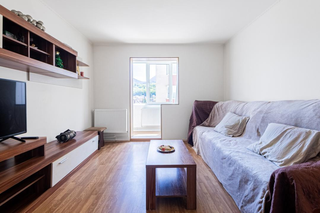 Apartament cu doua camere mobilat-utilat,  cu priveliste catre munte