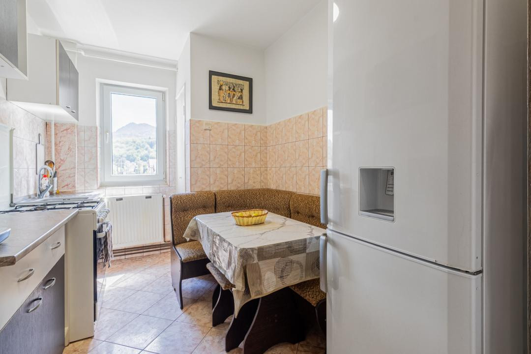 Apartament cu doua camere mobilat-utilat,  cu priveliste catre munte