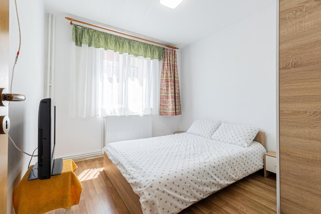 Apartament cu doua camere mobilat-utilat,  cu priveliste catre munte