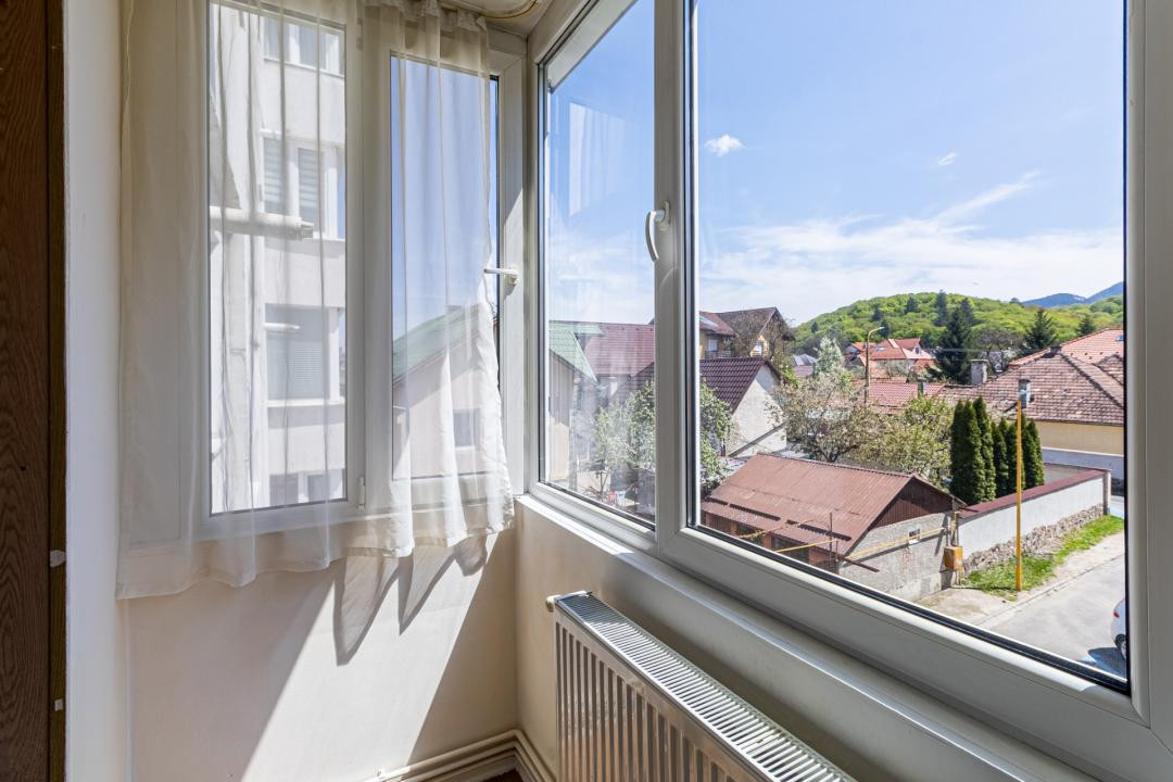 Apartament cu doua camere mobilat-utilat,  cu priveliste catre munte