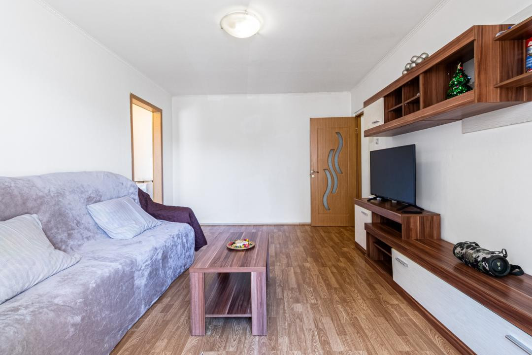 Apartament cu doua camere mobilat-utilat,  cu priveliste catre munte