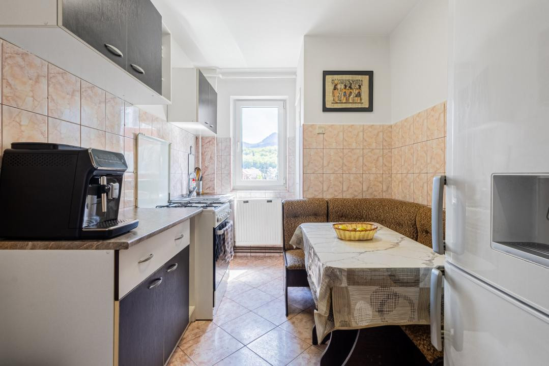 Apartament cu doua camere mobilat-utilat,  cu priveliste catre munte
