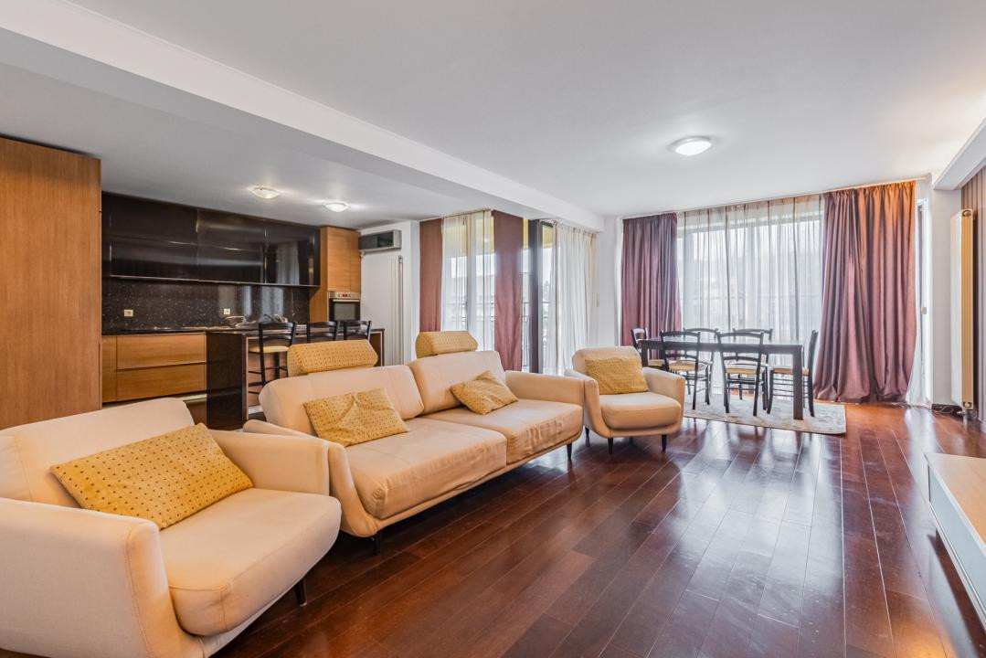 Închiriere apartament 4 camere, acces la parcare cu barieră, strada De Mijloc
