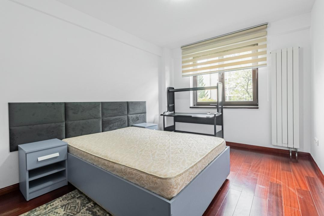Închiriere apartament 4 camere, acces la parcare cu barieră, strada De Mijloc