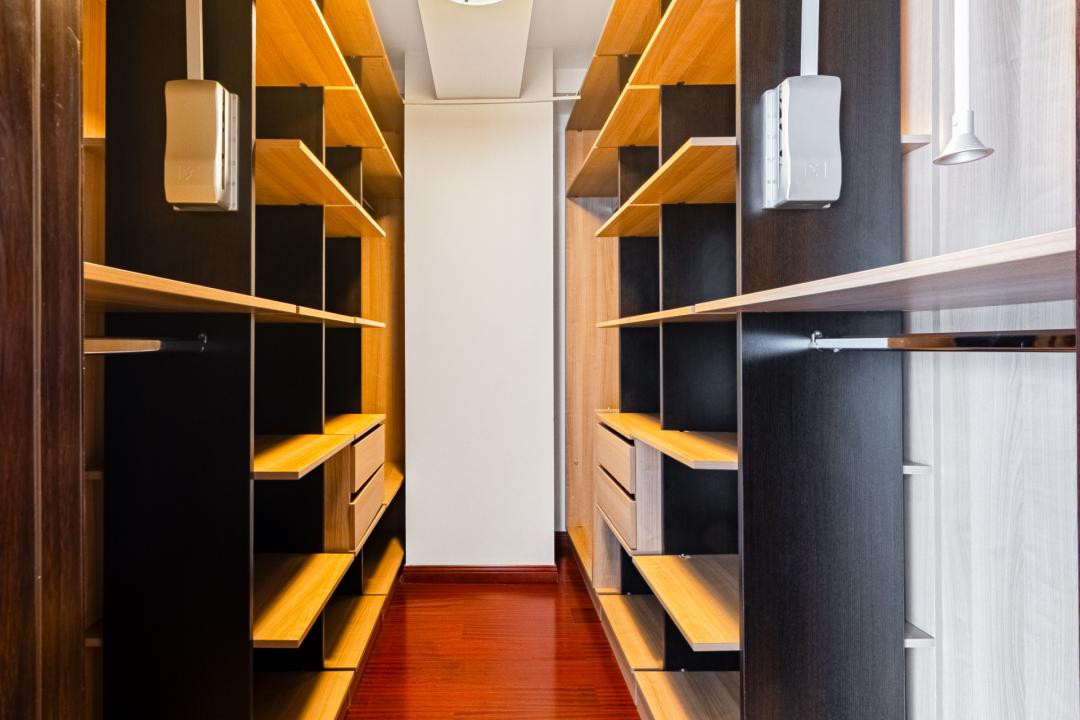 Închiriere apartament 4 camere, acces la parcare cu barieră, strada De Mijloc