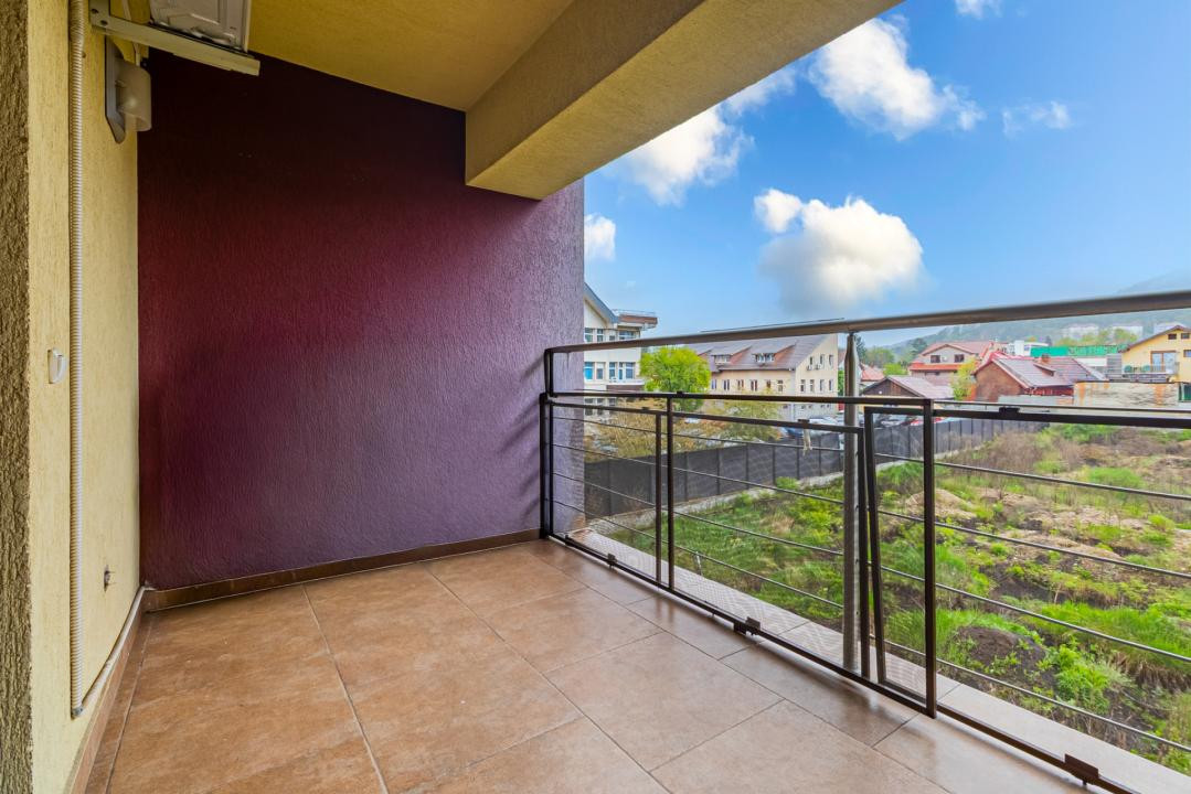 Închiriere apartament 4 camere, acces la parcare cu barieră, strada De Mijloc