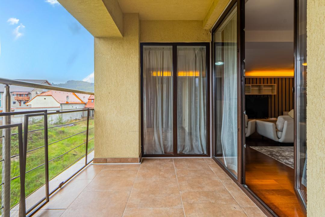 Închiriere apartament 4 camere, acces la parcare cu barieră, strada De Mijloc