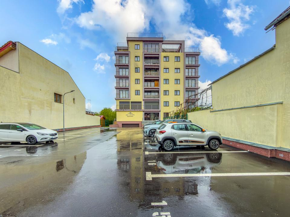 Închiriere apartament 4 camere, acces la parcare cu barieră, strada De Mijloc