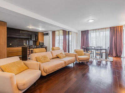 Închiriere apartament 4 camere, acces la parcare cu barieră, strada De Mijloc