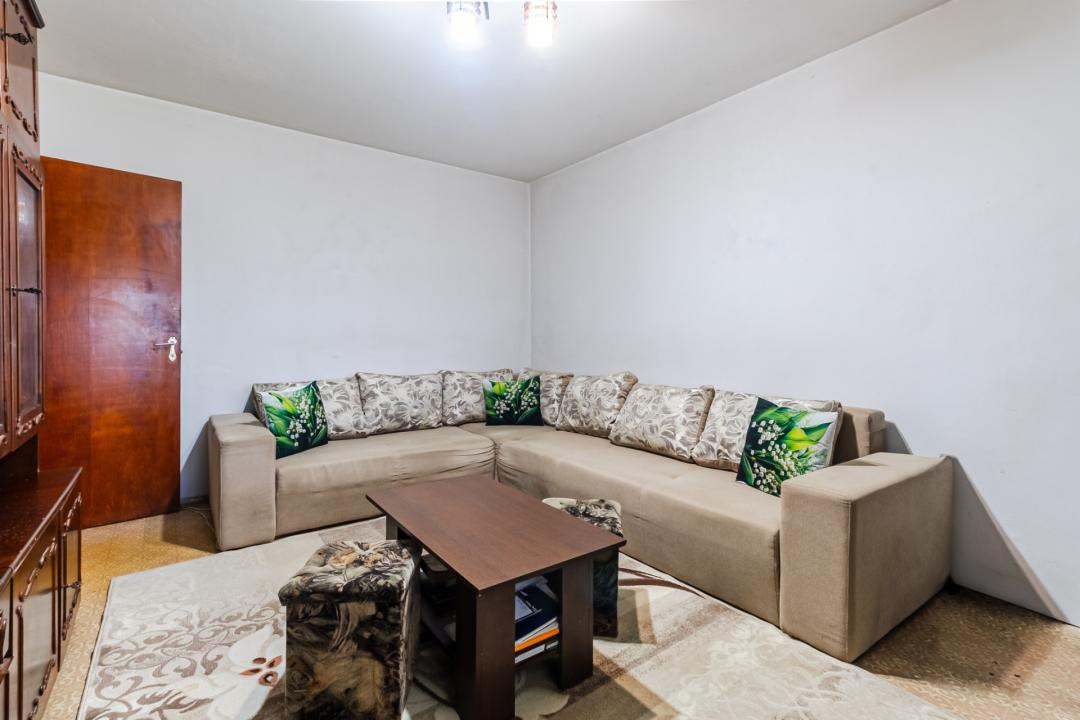Vânzare apartament cu 3 camere, decomandat, mobilat și utilat - Zona Florilor