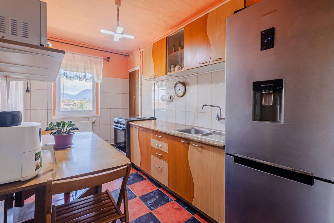 Vânzare apartament cu 3 camere, decomandat, mobilat și utilat - Zona Florilor
